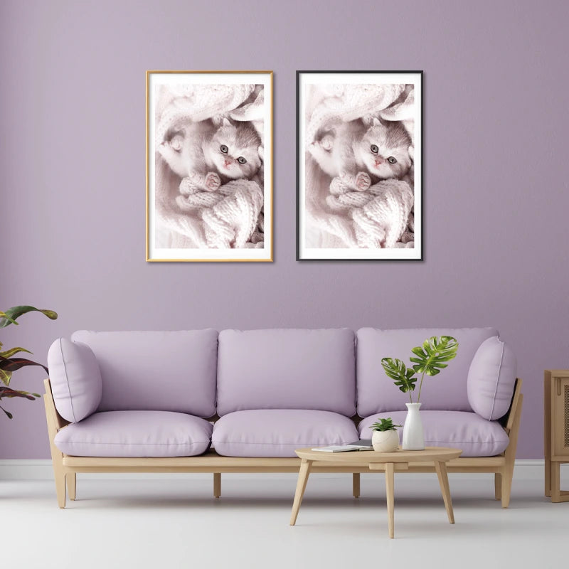 Poster mural avec un Chaton très Mignon accroché dans un salon
