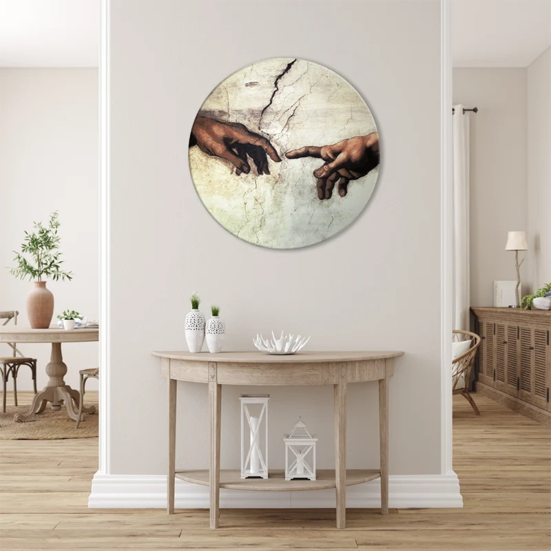 Tableau format rond de La Création d'Adam de Michel-Ange accrocher dans un couloir