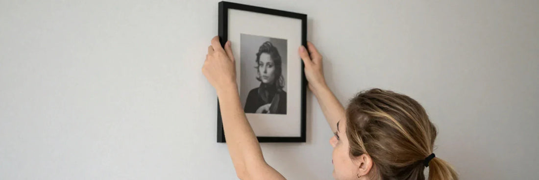 Comment accrocher un cadre sur un mur en placo ?