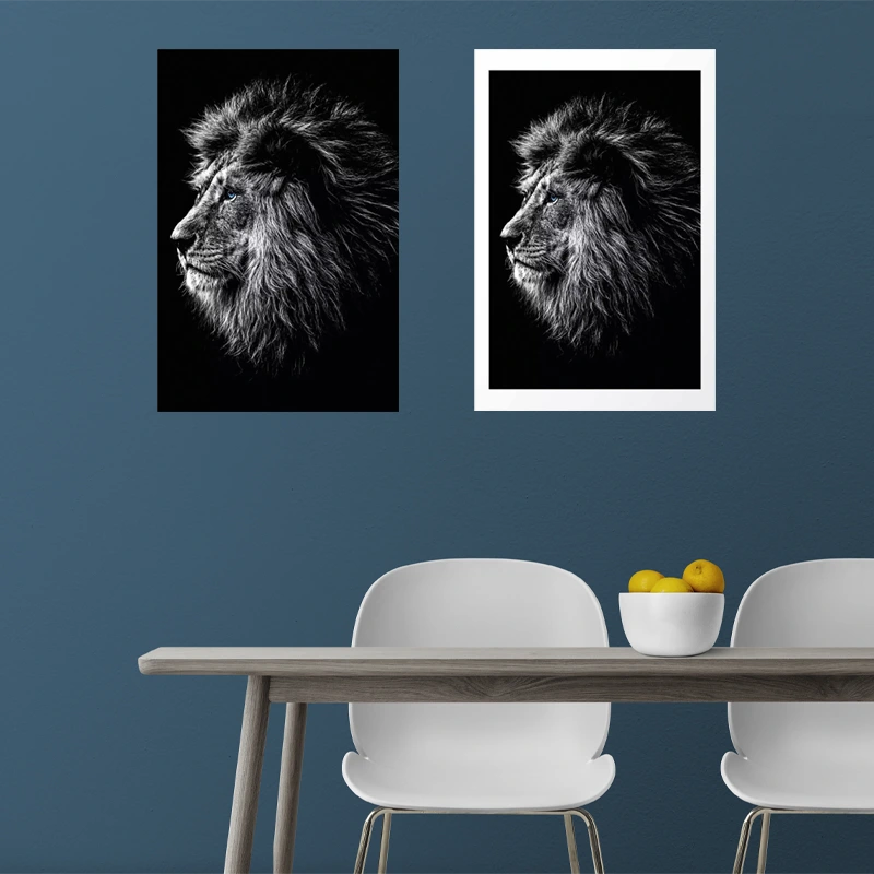 Affiche Murale Lion Noir et Blanc aux Yeux Bleus