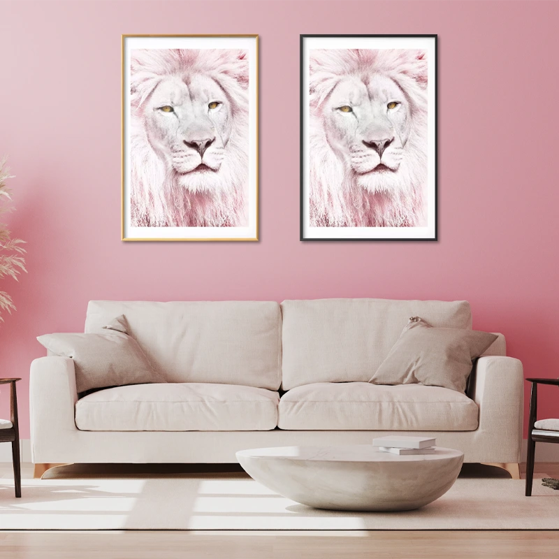 Poster déco avec un Lion à La Force Tranquille accroché dans un salon