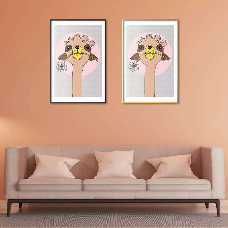 Poster Décoratif d'un Lama Joyeux accroché dans un salon