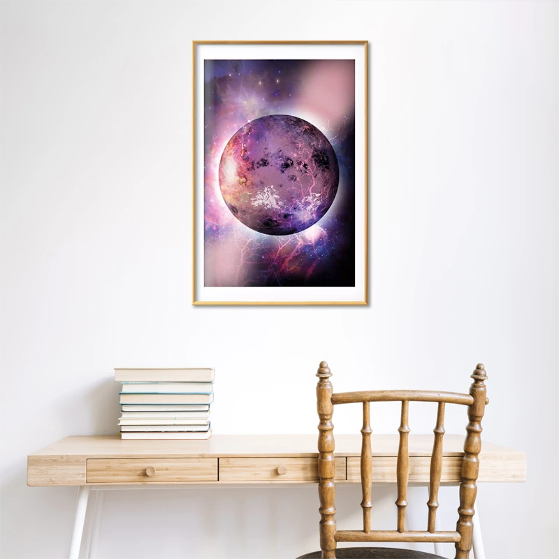 Poster Décoratif Planète Violette dans un bureau