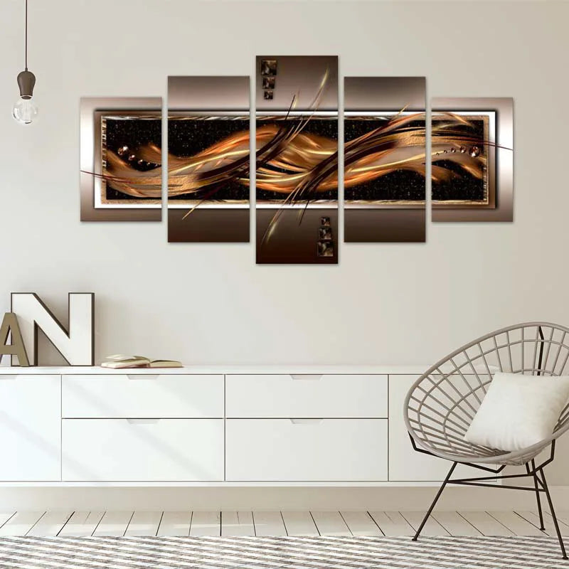 Toile déco abstraite en 5 parties Taupe et Or dans un salon - TabloDéco.fr