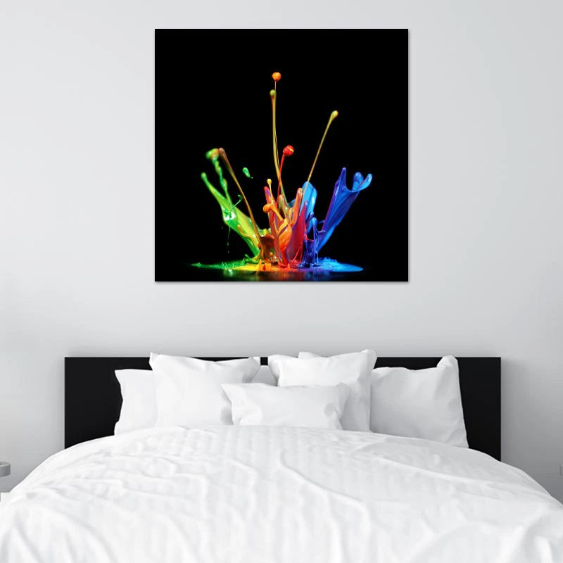 Toile abstraite multicolore en format carré dans une chambre - TabloDéco.fr