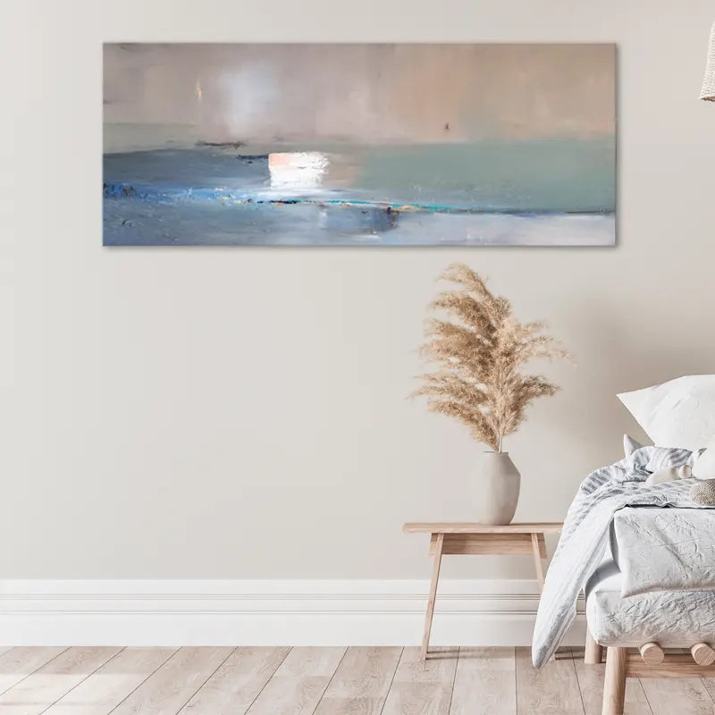tableau abstrait peint en gris clair dans une chambre - TabloDéco.fr