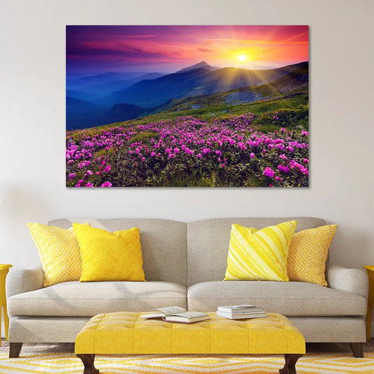 Tableau déco coucher de soleil en montagne accroché dans un salon