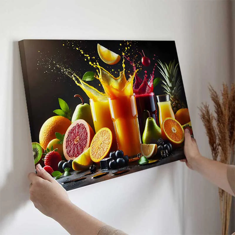 Tableau sur toile Jus de Fruits Colorés accroché dans une cuisine