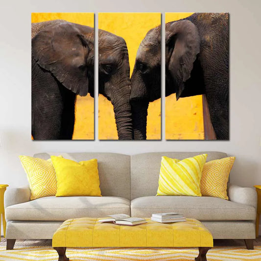 Toile en Triptyque d'Éléphants accrochée dans un salon - TabloDéco.fr