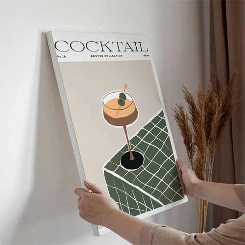 Toile décorative style Poster Cocktail Rétro Chic accroché dans une cuisine